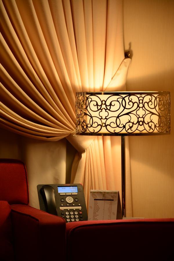 Home Inn Hotel Suites 알크호바르 외부 사진