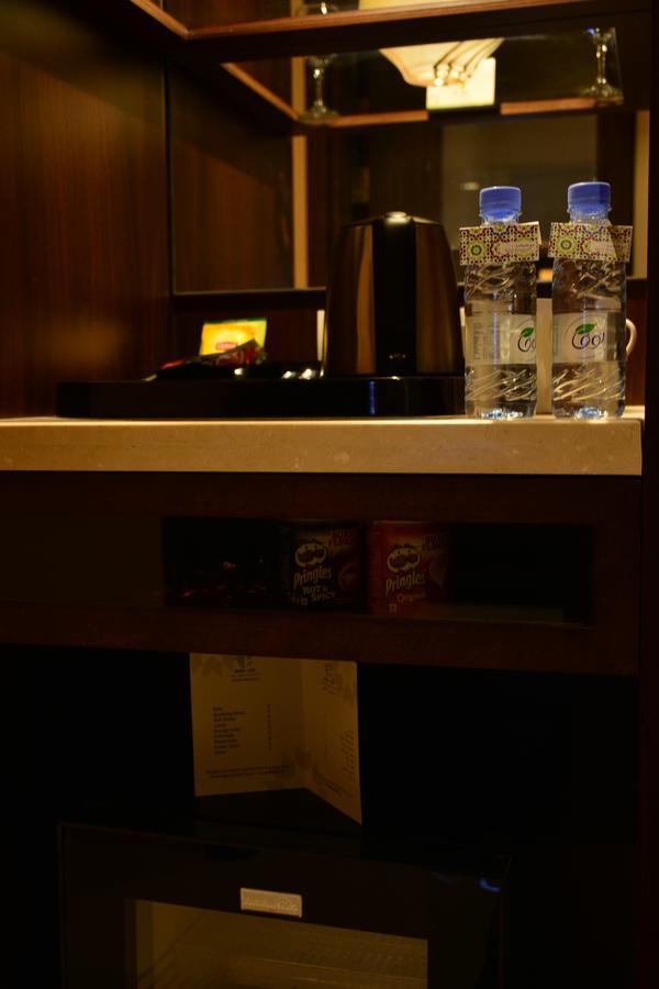 Home Inn Hotel Suites 알크호바르 외부 사진